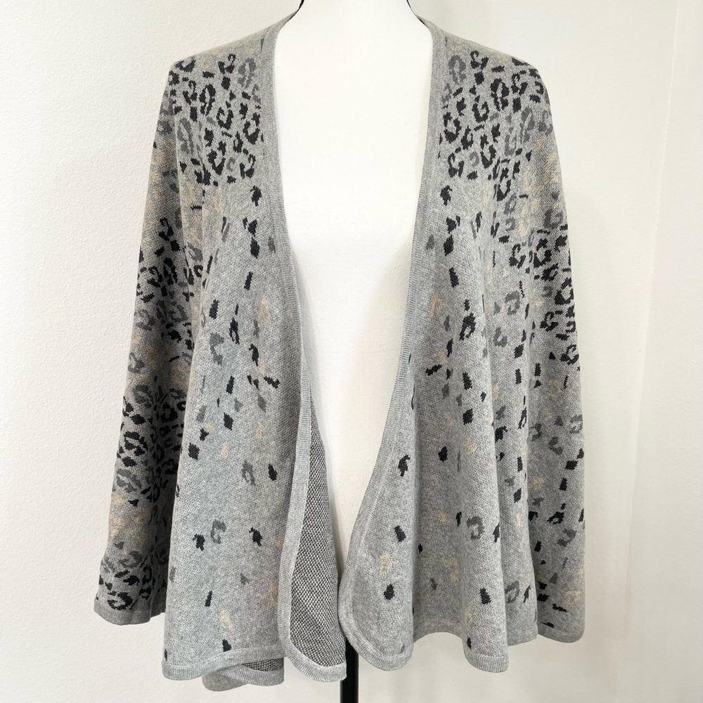 CABI Gigi Cape Shawl Sweater Women"s One Size Gray Leopard Print